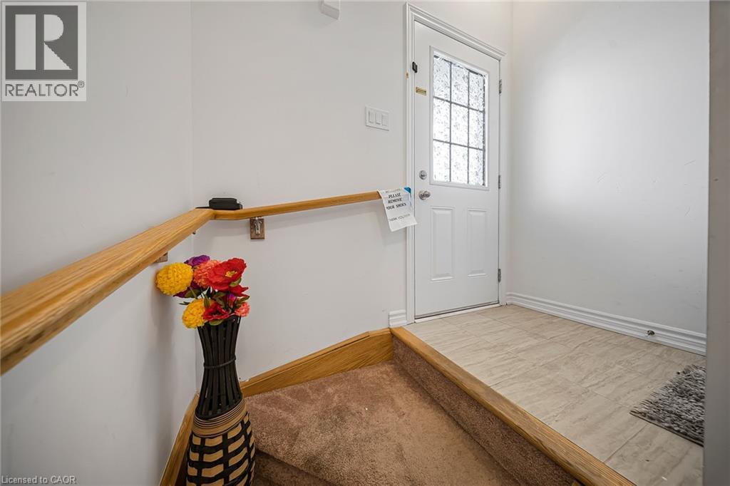 15 Dewberry Drive, Kitchener, Ontario  N2B 0A9 - Photo 4 - 40845188