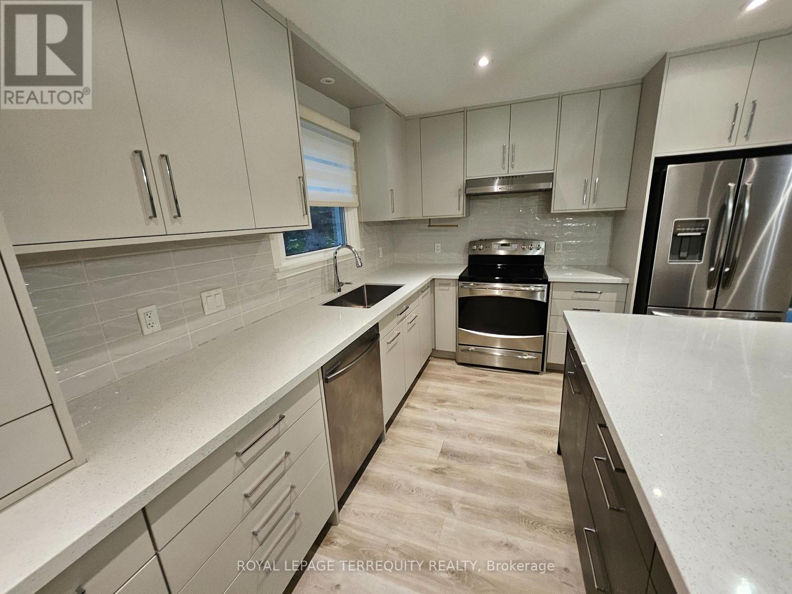 2067 Obeck Crescent, Mississauga, Ontario  L5H 3L6 - Photo 4 - W13521570