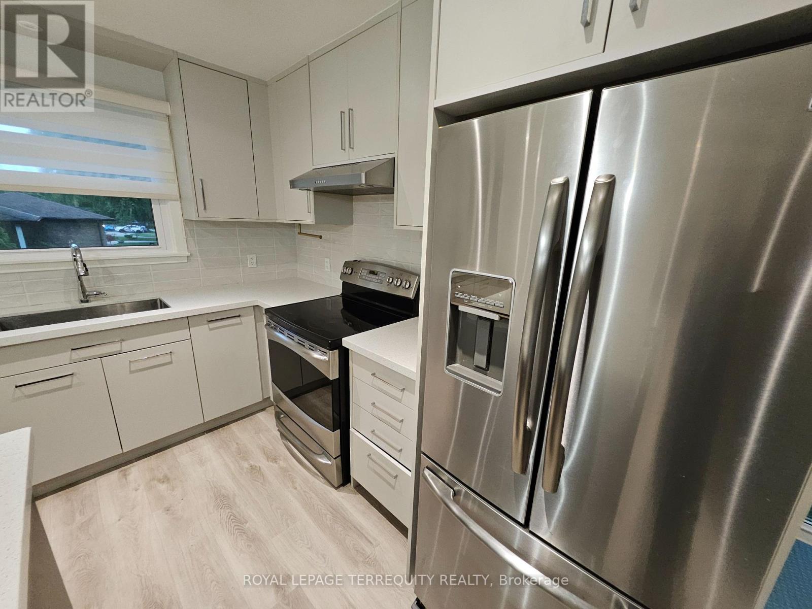 2067 Obeck Crescent, Mississauga, Ontario  L5H 3L6 - Photo 5 - W13521570