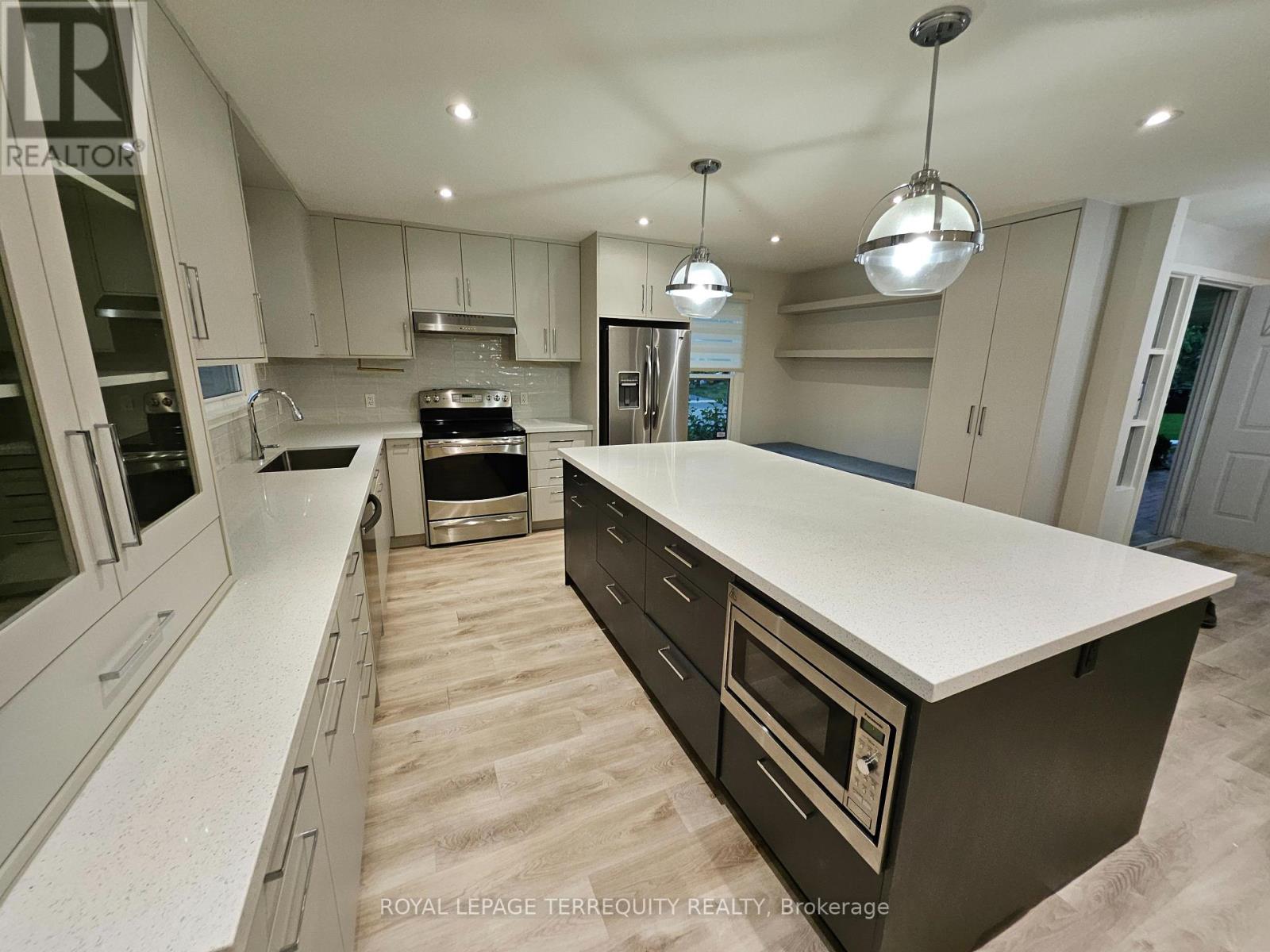 2067 Obeck Crescent, Mississauga, Ontario  L5H 3L6 - Photo 7 - W13521570