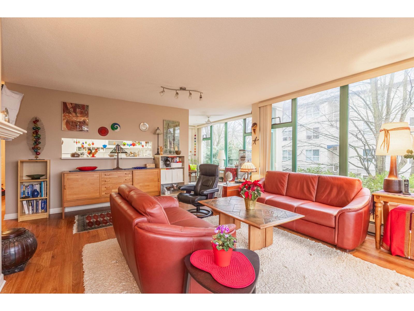 207 15466 North Bluff Road, White Rock, British Columbia  V4B 3G1 - Photo 17 - R3142666