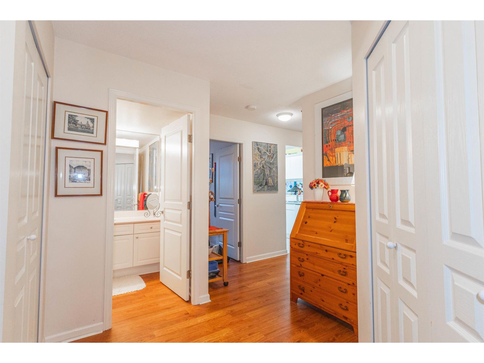 207 15466 North Bluff Road, White Rock, British Columbia  V4B 3G1 - Photo 28 - R3142666