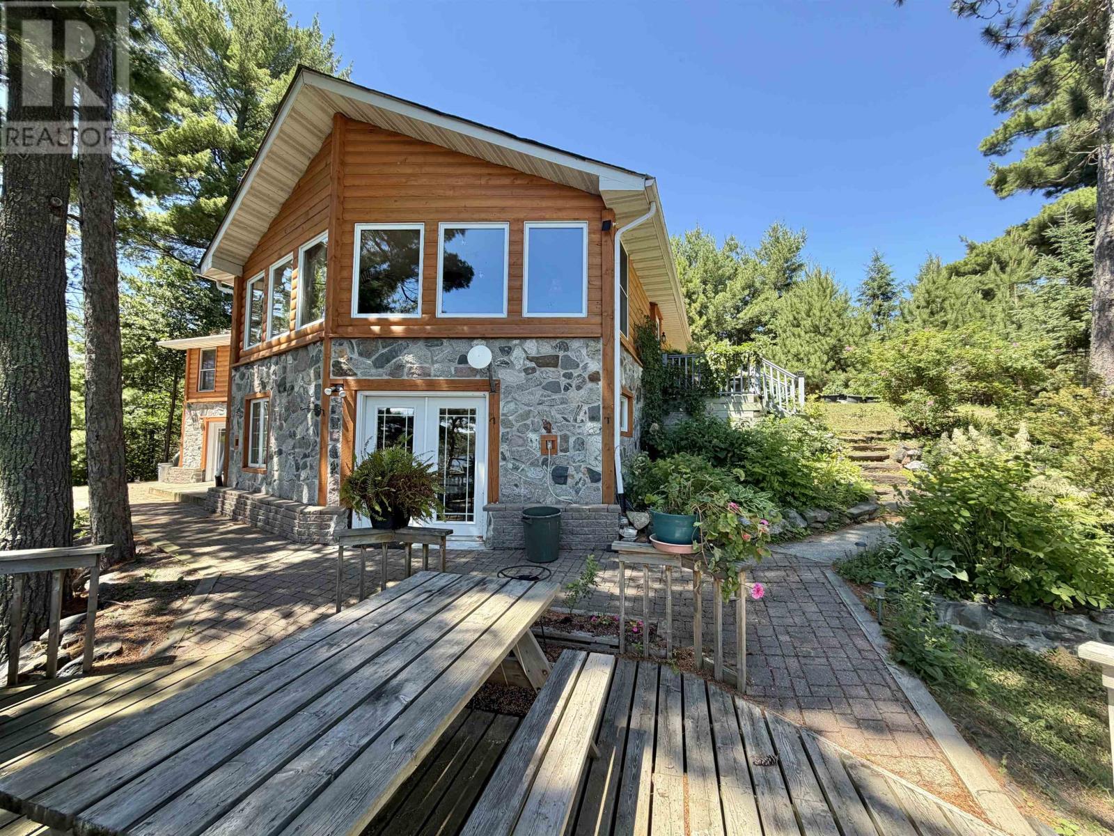 543A Reef Point RD, Fort Frances, Ontario