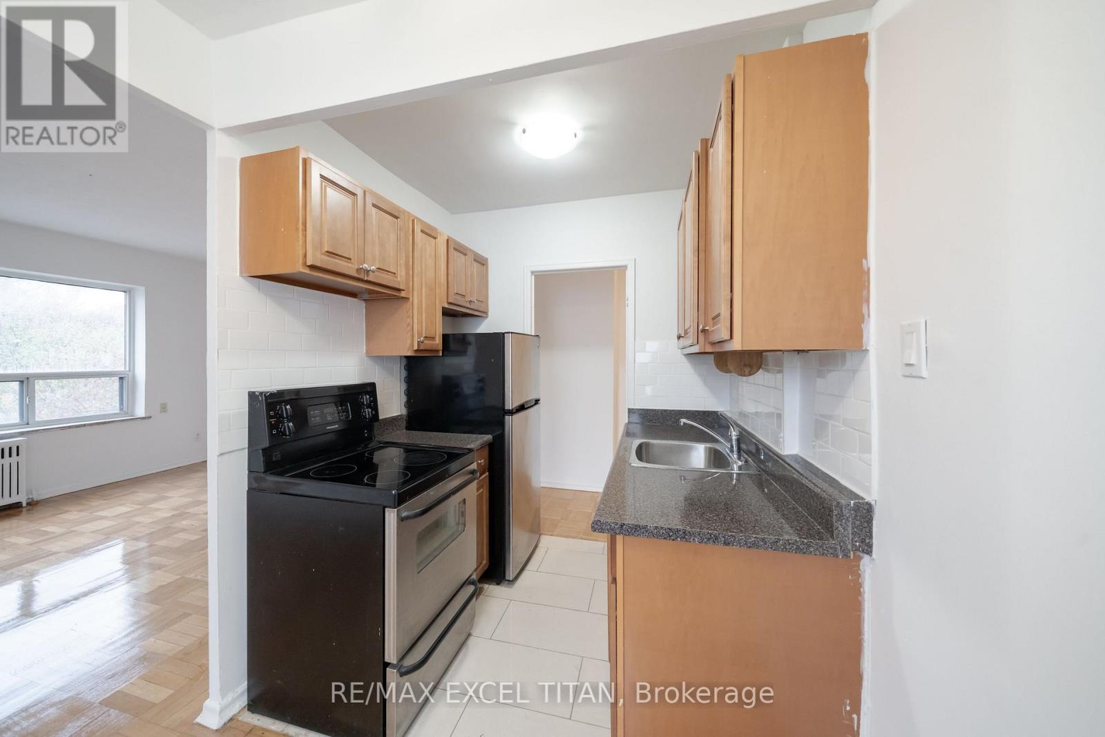201 - 156 Kingston Road, Toronto (Woodbine Corridor), Ontario  M4L 1S7 - Photo 5 - E13521636