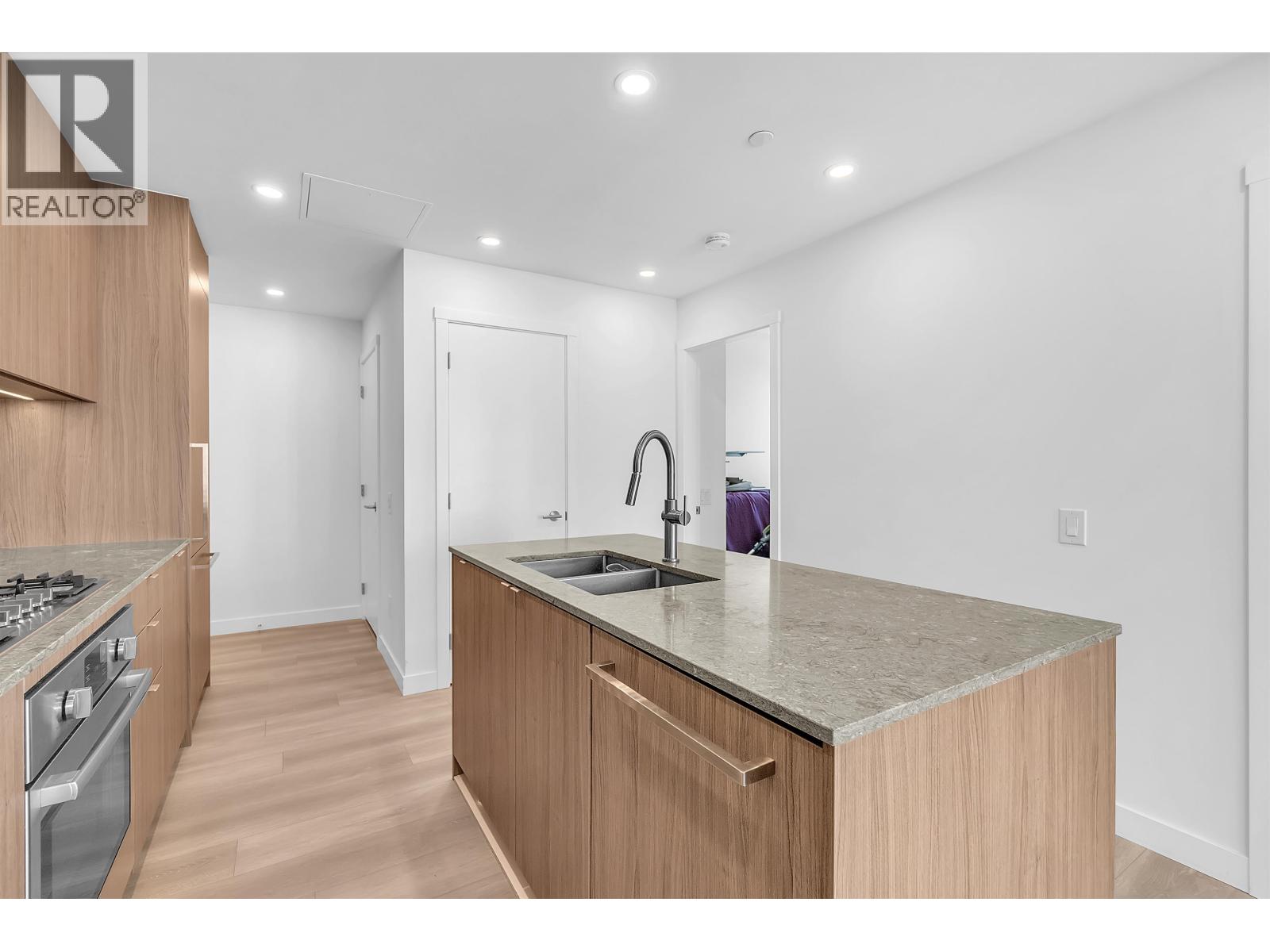 1002 626 Claremont Street, Coquitlam, British Columbia  V3J 0T1 - Photo 10 - R3142619