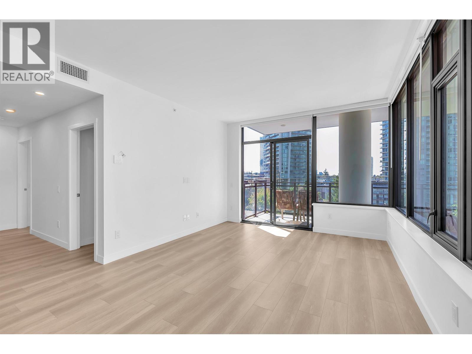 1002 626 Claremont Street, Coquitlam, British Columbia  V3J 0T1 - Photo 2 - R3142619