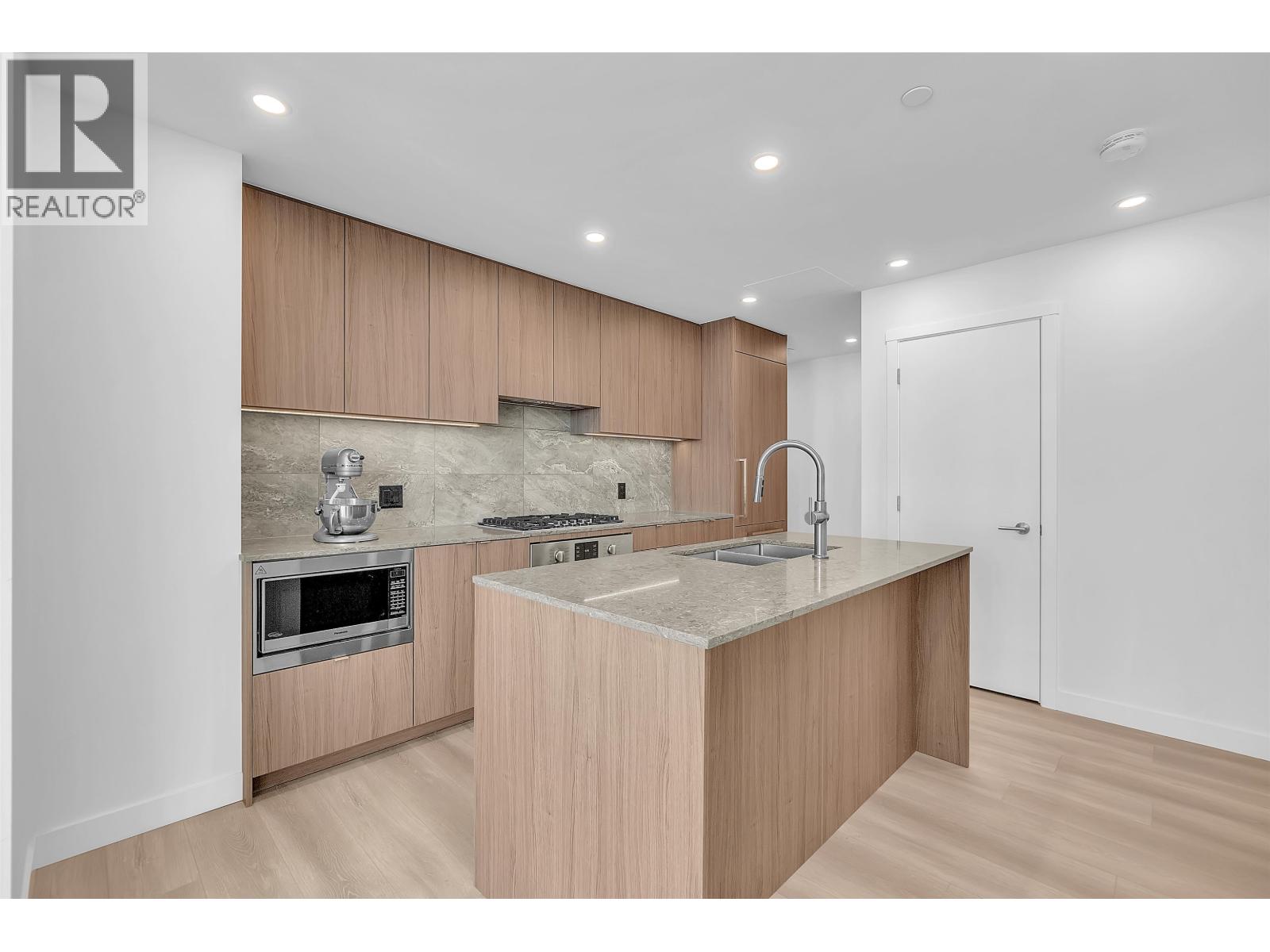 1002 626 Claremont Street, Coquitlam, British Columbia  V3J 0T1 - Photo 5 - R3142619