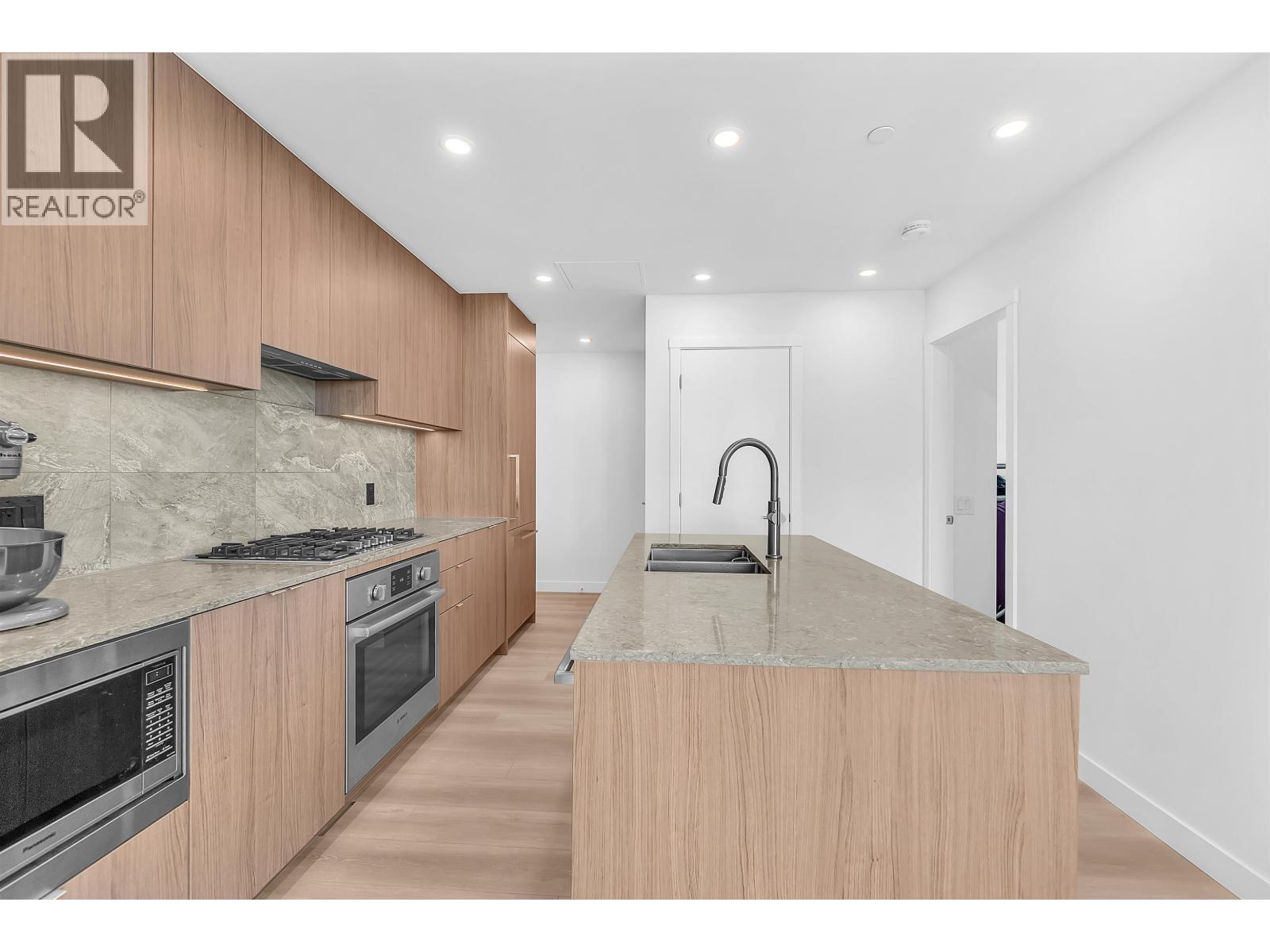 1002 626 Claremont Street, Coquitlam, British Columbia  V3J 0T1 - Photo 6 - R3142619