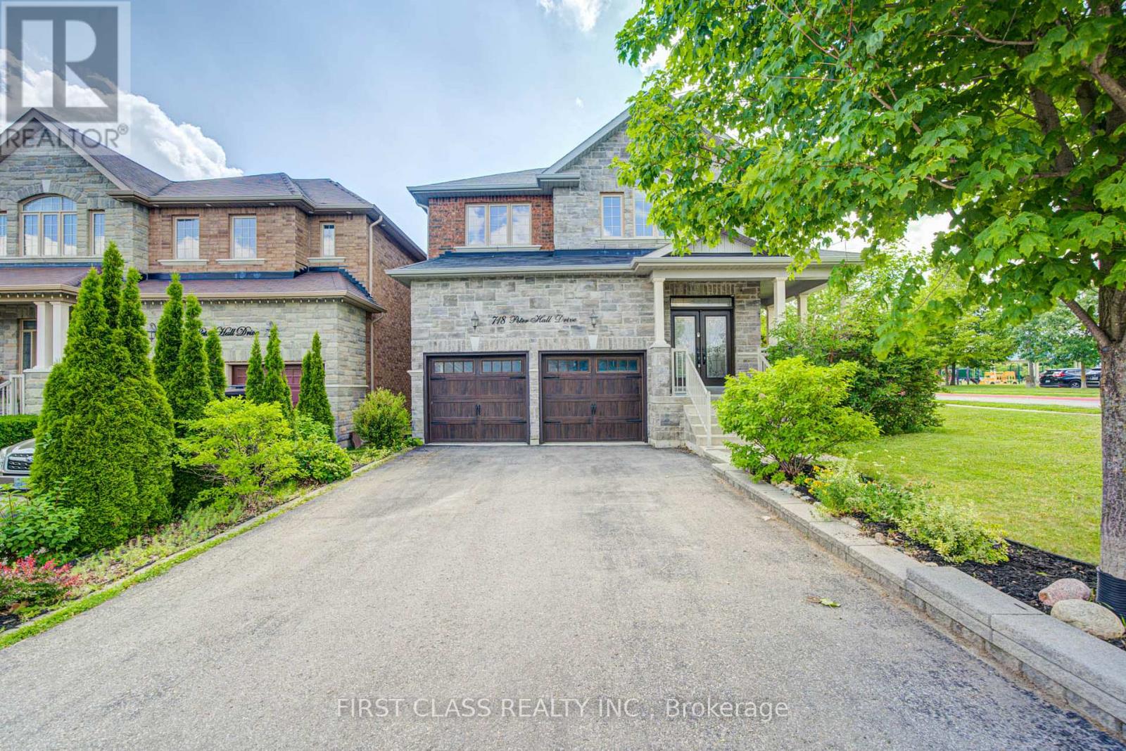 718 PETER HALL DRIVE, Newmarket, Ontario