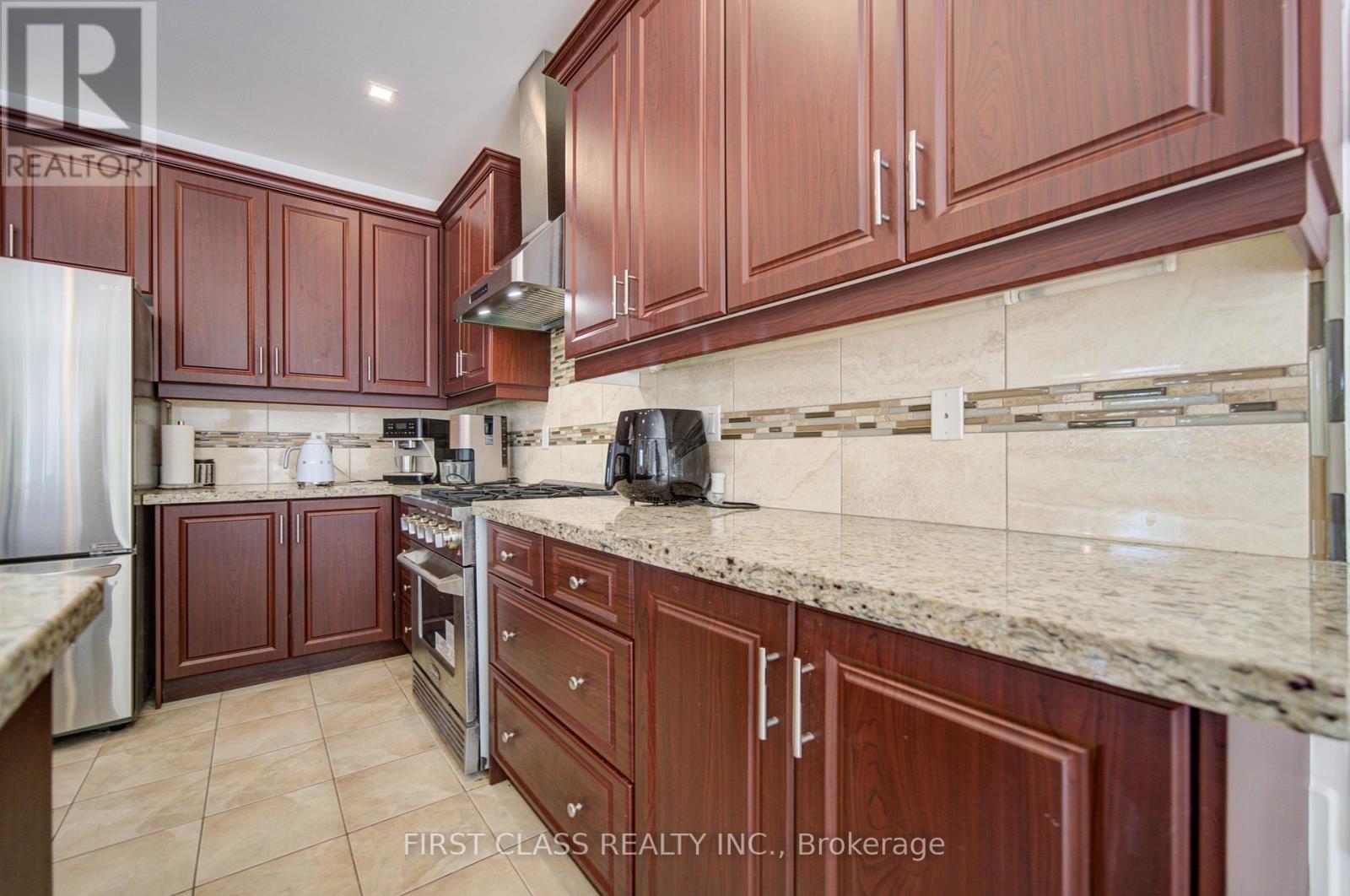 718 Peter Hall Drive, Newmarket, Ontario  L3X 2T1 - Photo 18 - N13521674