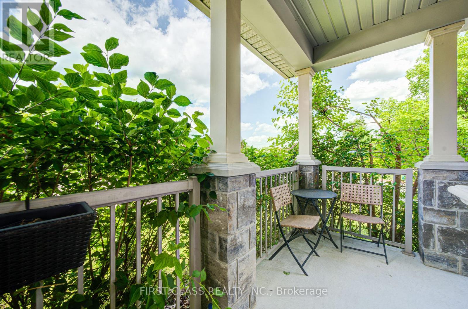 718 Peter Hall Drive, Newmarket, Ontario  L3X 2T1 - Photo 3 - N13521674