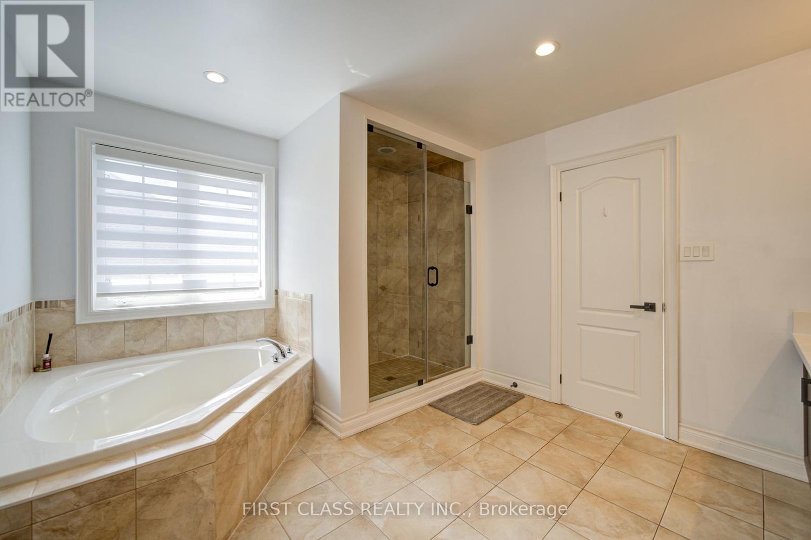 718 Peter Hall Drive, Newmarket, Ontario  L3X 2T1 - Photo 33 - N13521674