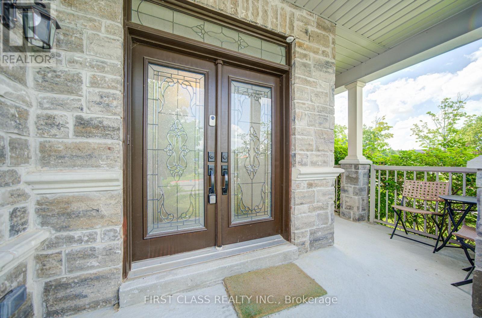 718 Peter Hall Drive, Newmarket, Ontario  L3X 2T1 - Photo 4 - N13521674