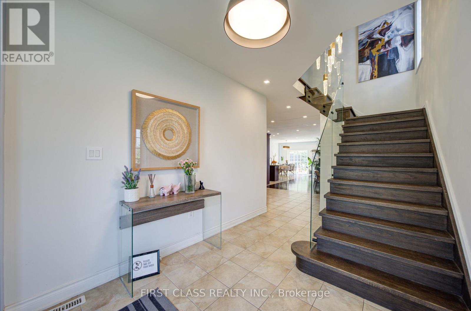 718 Peter Hall Drive, Newmarket, Ontario  L3X 2T1 - Photo 6 - N13521674
