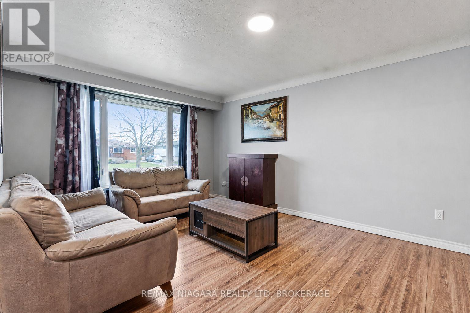 204 Hildred Street, Welland (Lincoln/crowland), Ontario  L3B 1N1 - Photo 4 - X13521720
