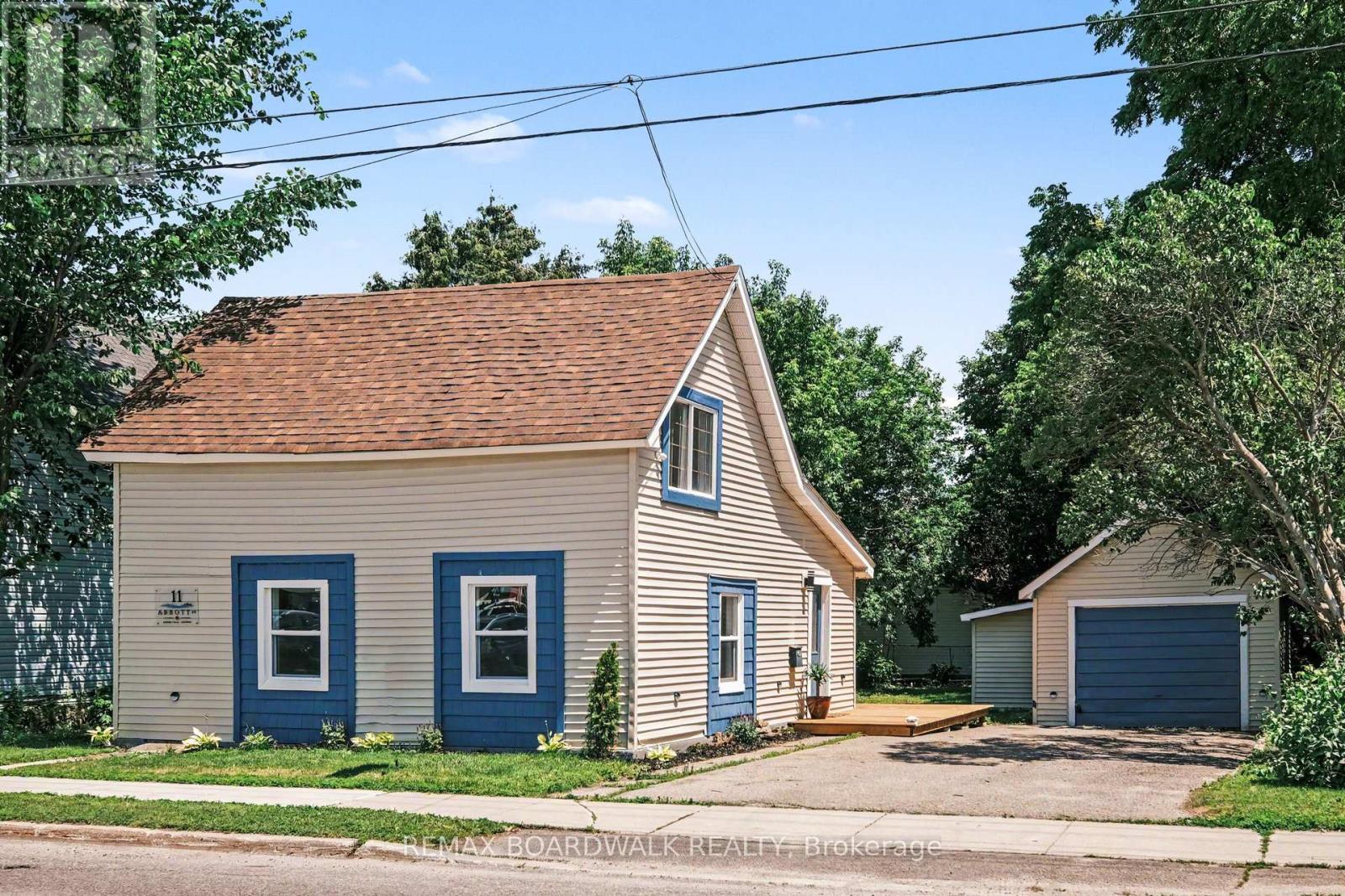 11 ABBOTT STREET S, Smiths Falls, Ontario