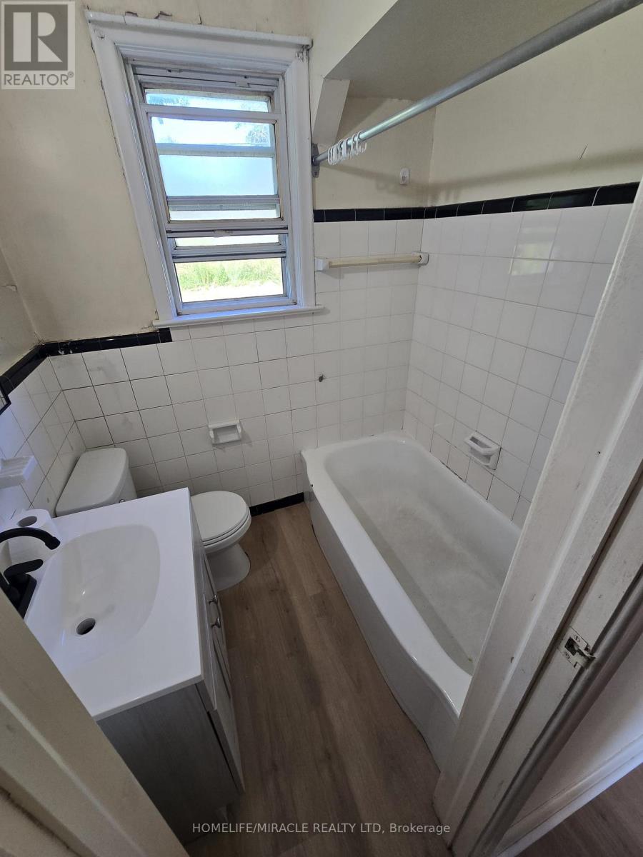 91 Pitt Avenue, Toronto, Ontario M1L 2R5 - Photo 13 - E13232036