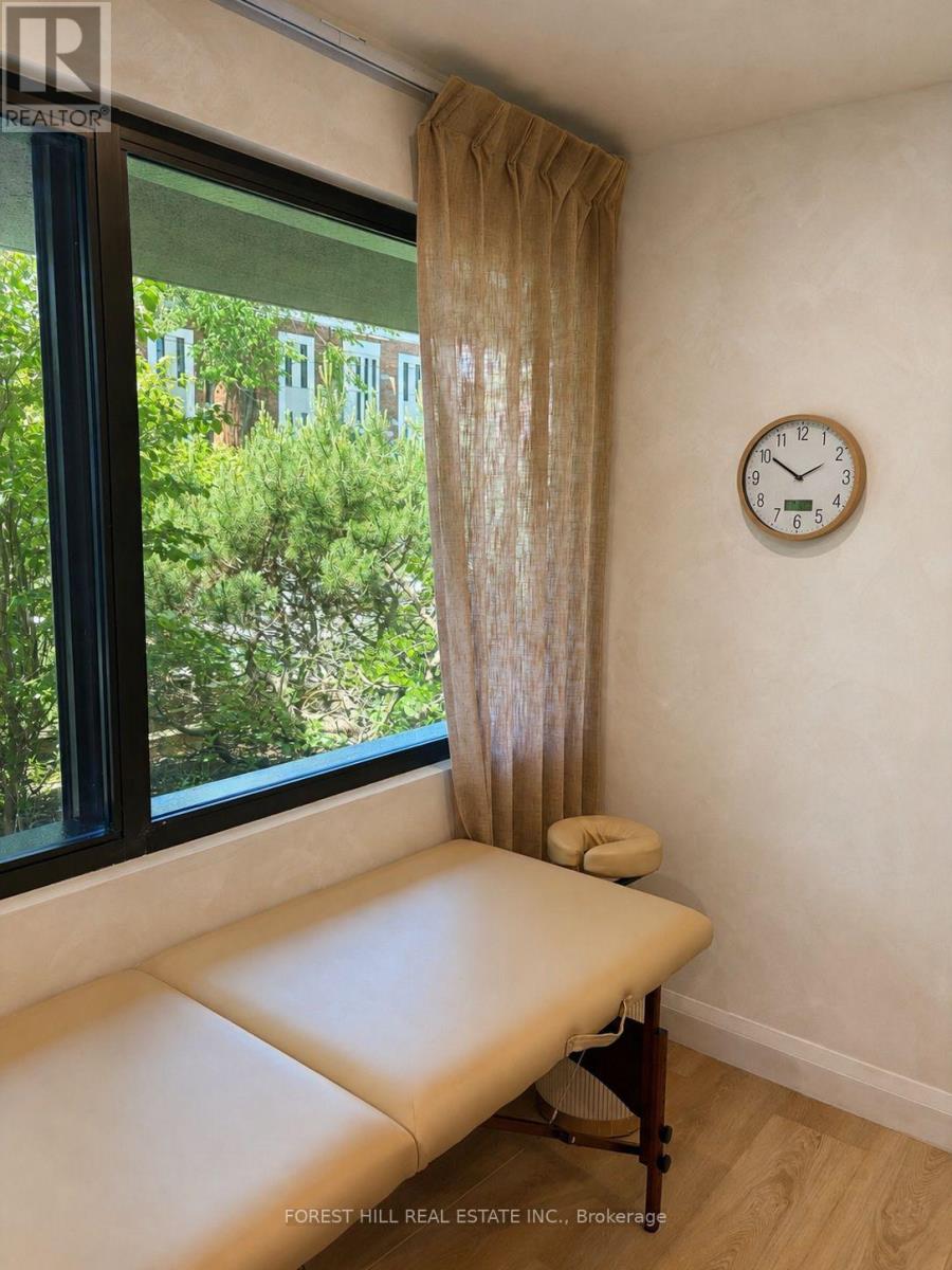 Room 2 - 315 Avenue Road, Toronto (Yonge-St. Clair), Ontario  M4V 2H2 - Photo 3 - C13521814