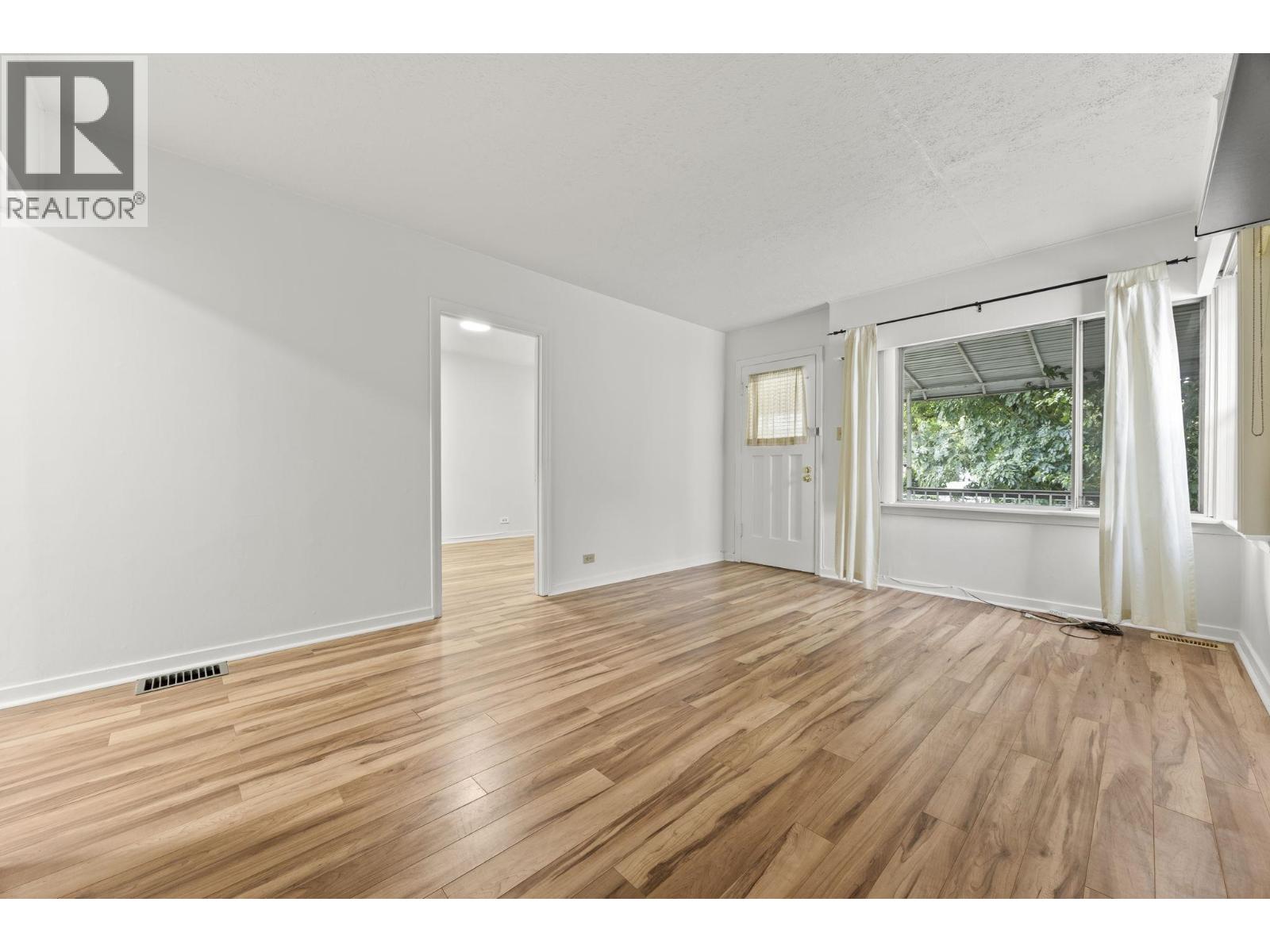 4736 Knight Street, Vancouver, British Columbia  V5N 3N2 - Photo 5 - R3142688