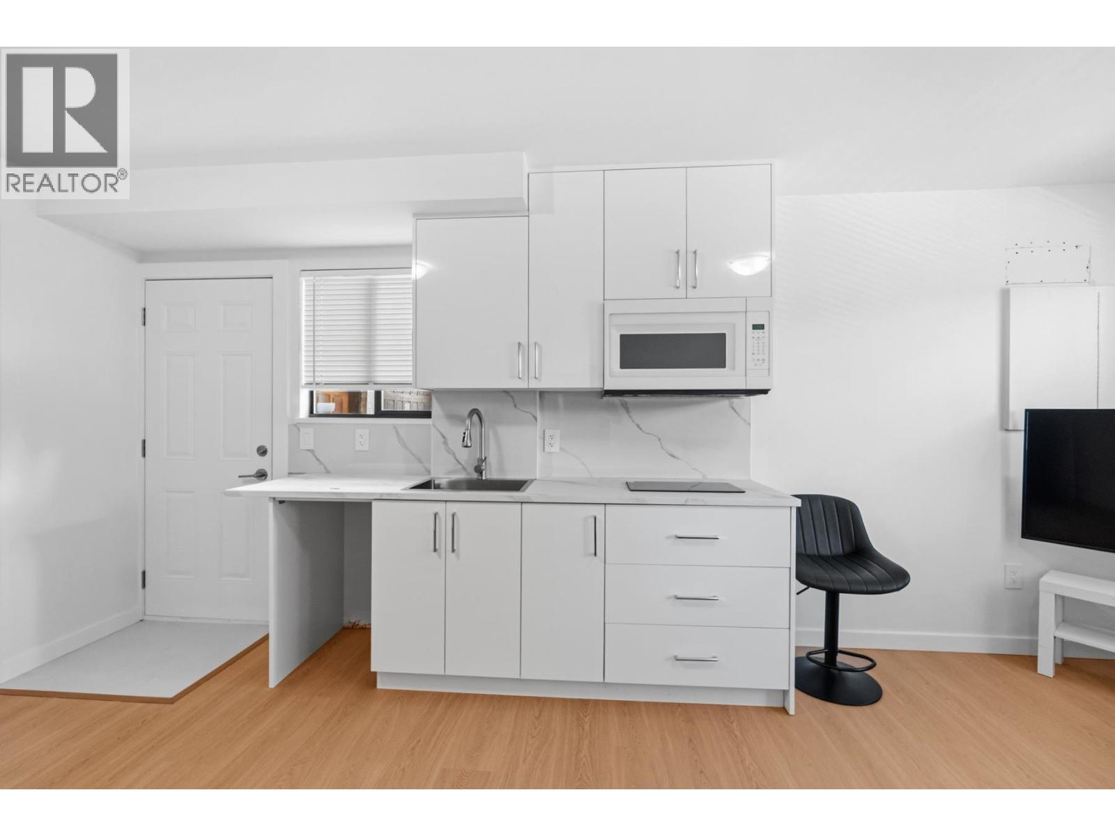 Studio 3xxx St. Andrews Avenue, North Vancouver, British Columbia  V7N 2A3 - Photo 3 - R3142689
