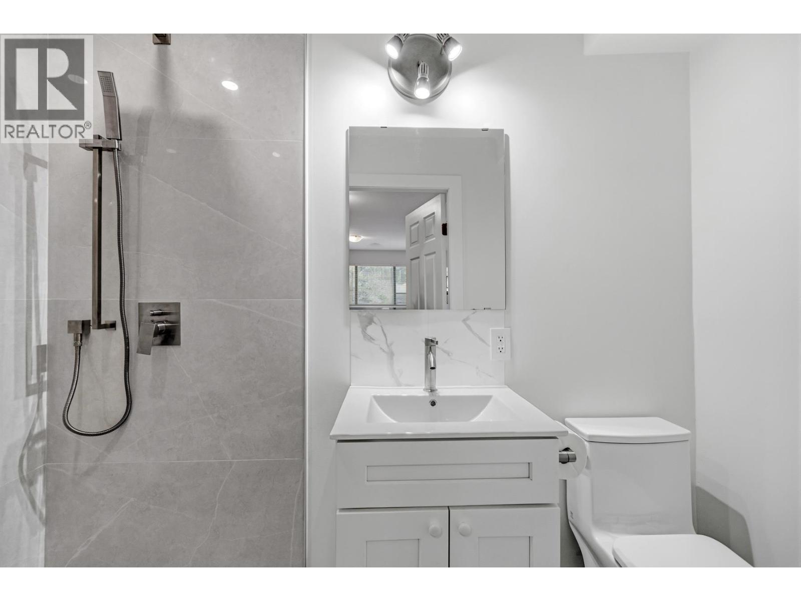 Studio 3xxx St. Andrews Avenue, North Vancouver, British Columbia  V7N 2A3 - Photo 7 - R3142689