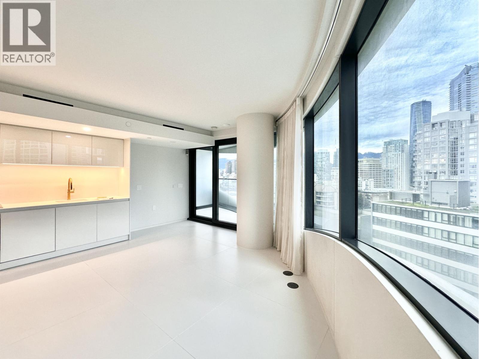 1033 NELSON STREET, Vancouver, British Columbia