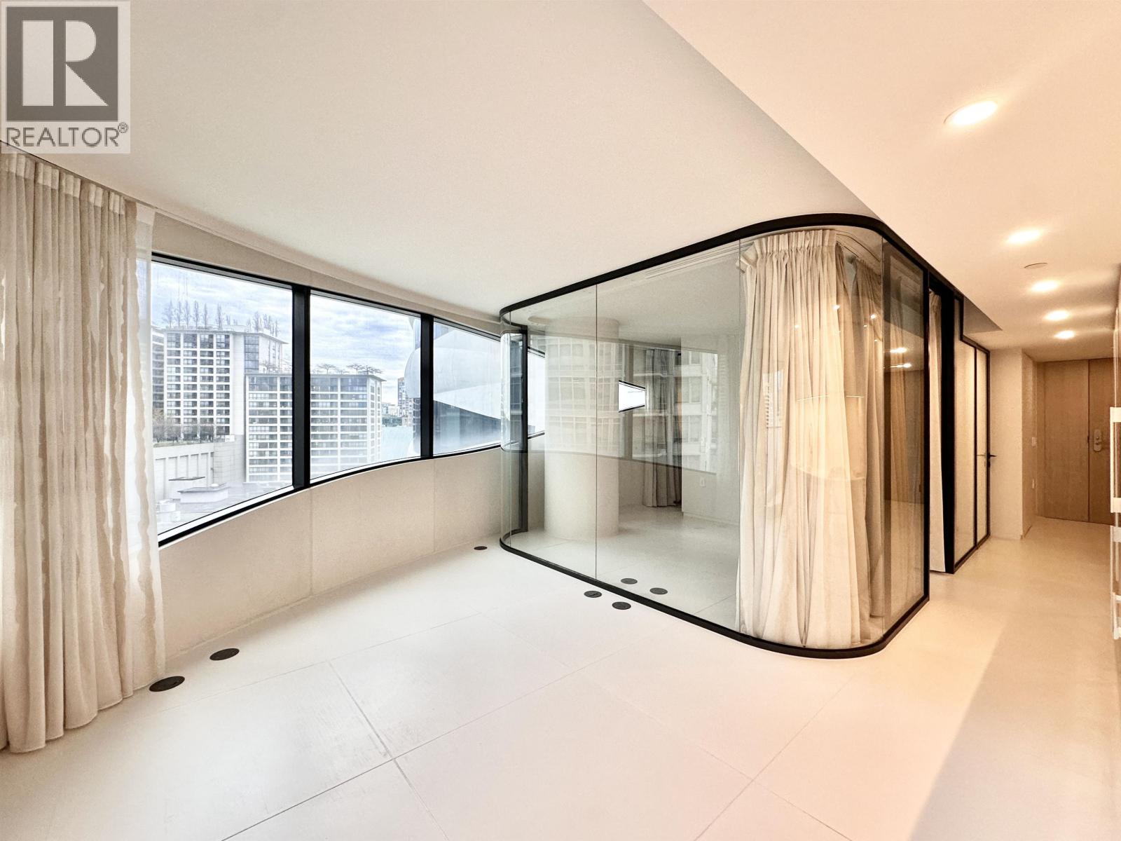 1033 Nelson Street, Vancouver, British Columbia  V6E 0E5 - Photo 2 - R3142692