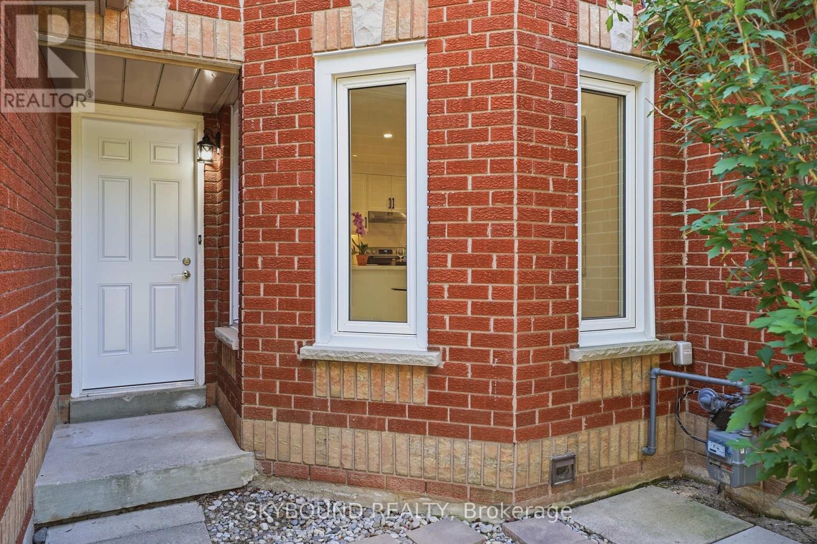 720 Whitfield Terrace, Mississauga, Ontario  L5R 3H8 - Photo 4 - W13521804