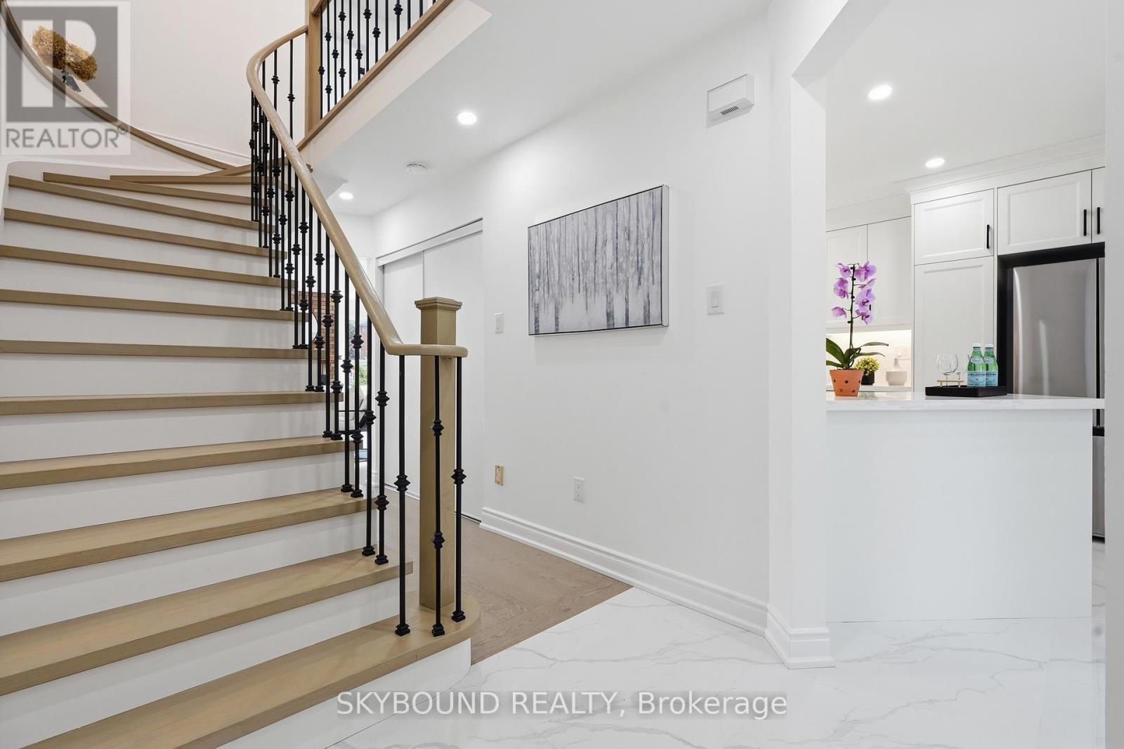720 Whitfield Terrace, Mississauga, Ontario  L5R 3H8 - Photo 5 - W13521804