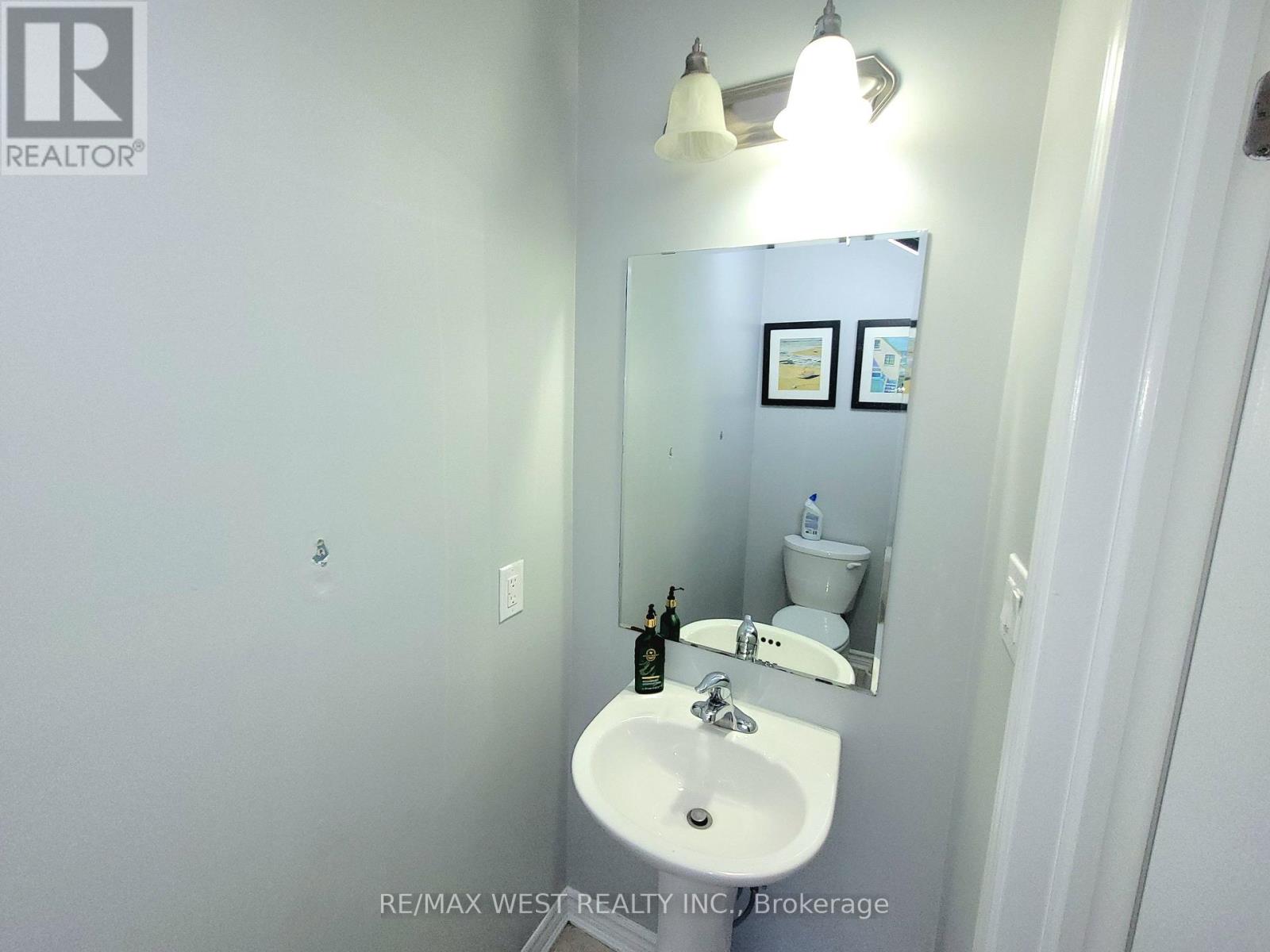 Main And Second Floor - 60 Quillberry Close E, Brampton, Ontario L7S 0A8 - Photo 11 - W13521812