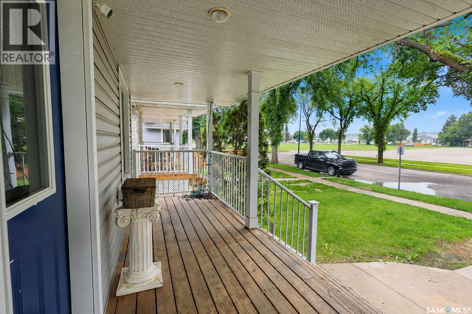 546 11th Street E, Prince Albert, Saskatchewan  S6V 1A9 - Photo 2 - SK041392