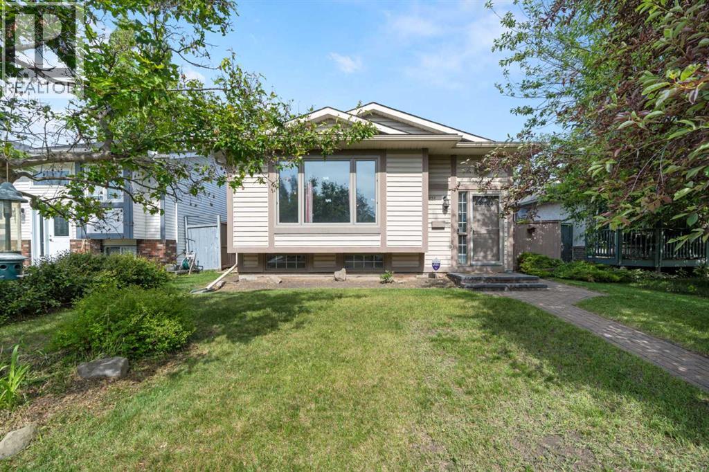 431 Shawbrooke Circle SW, Calgary, Alberta  T2Y 2Z8 - Photo 1 - A2324402