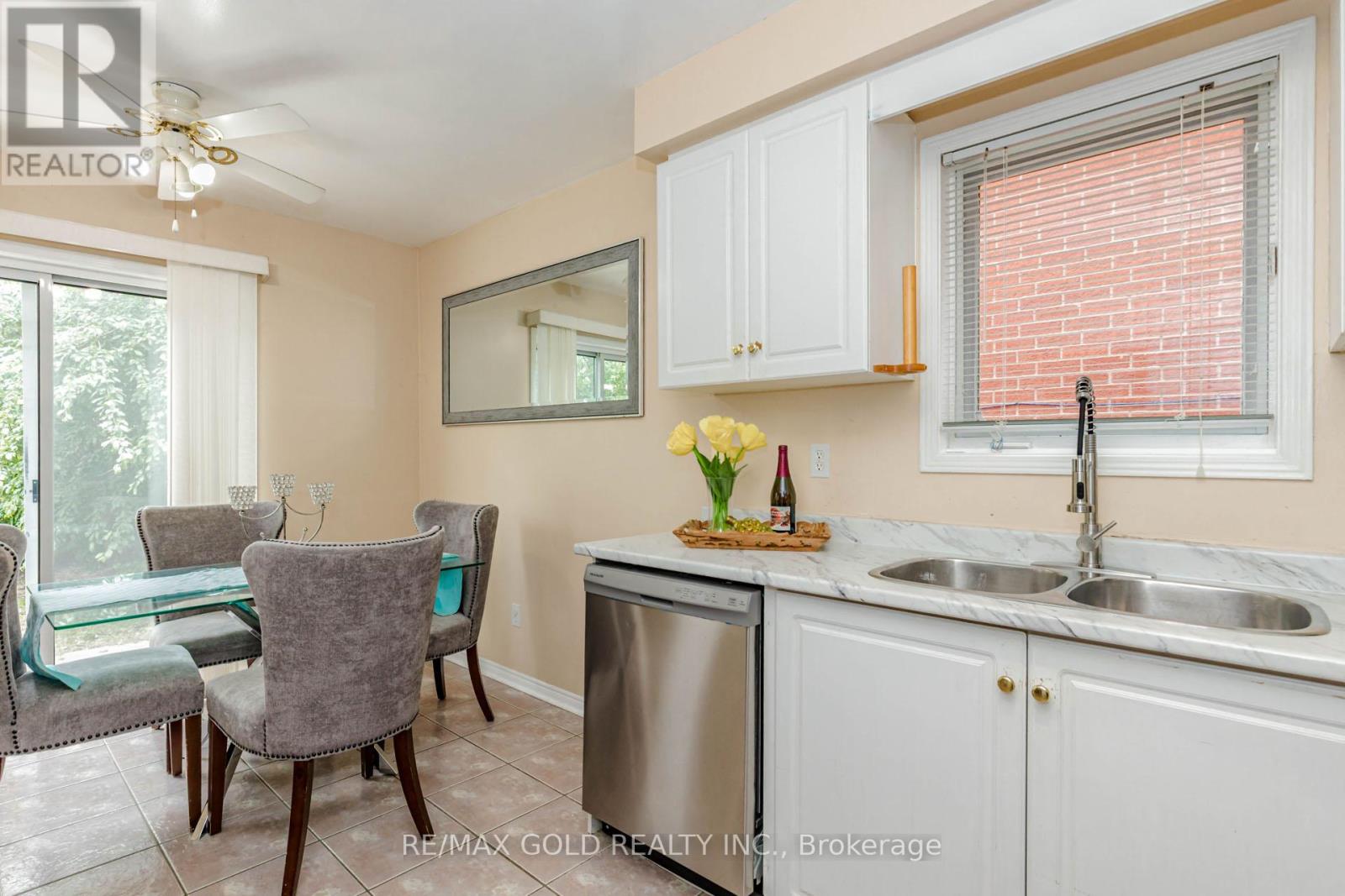 34 White Tail Crescent, Brampton (Fletcher's West), Ontario  L6Y 5C2 - Photo 9 - W13521874