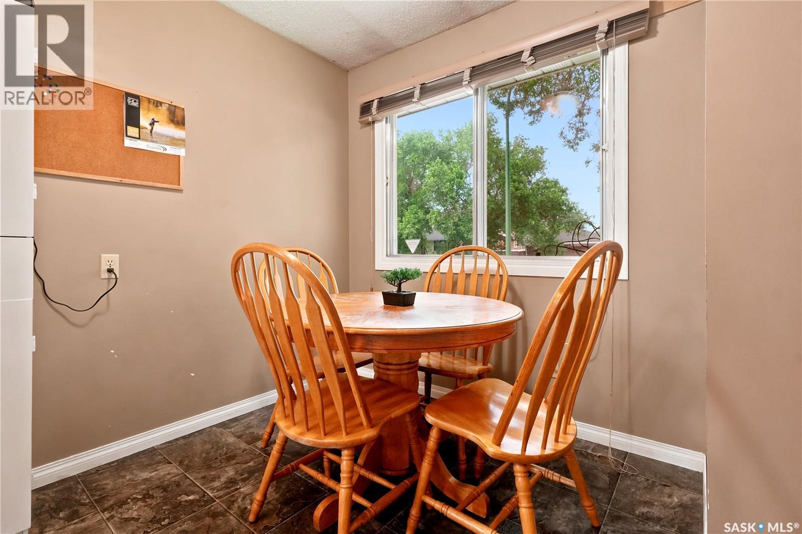 109 Church Drive, Regina, Saskatchewan  S4X 1L7 - Photo 4 - SK041432