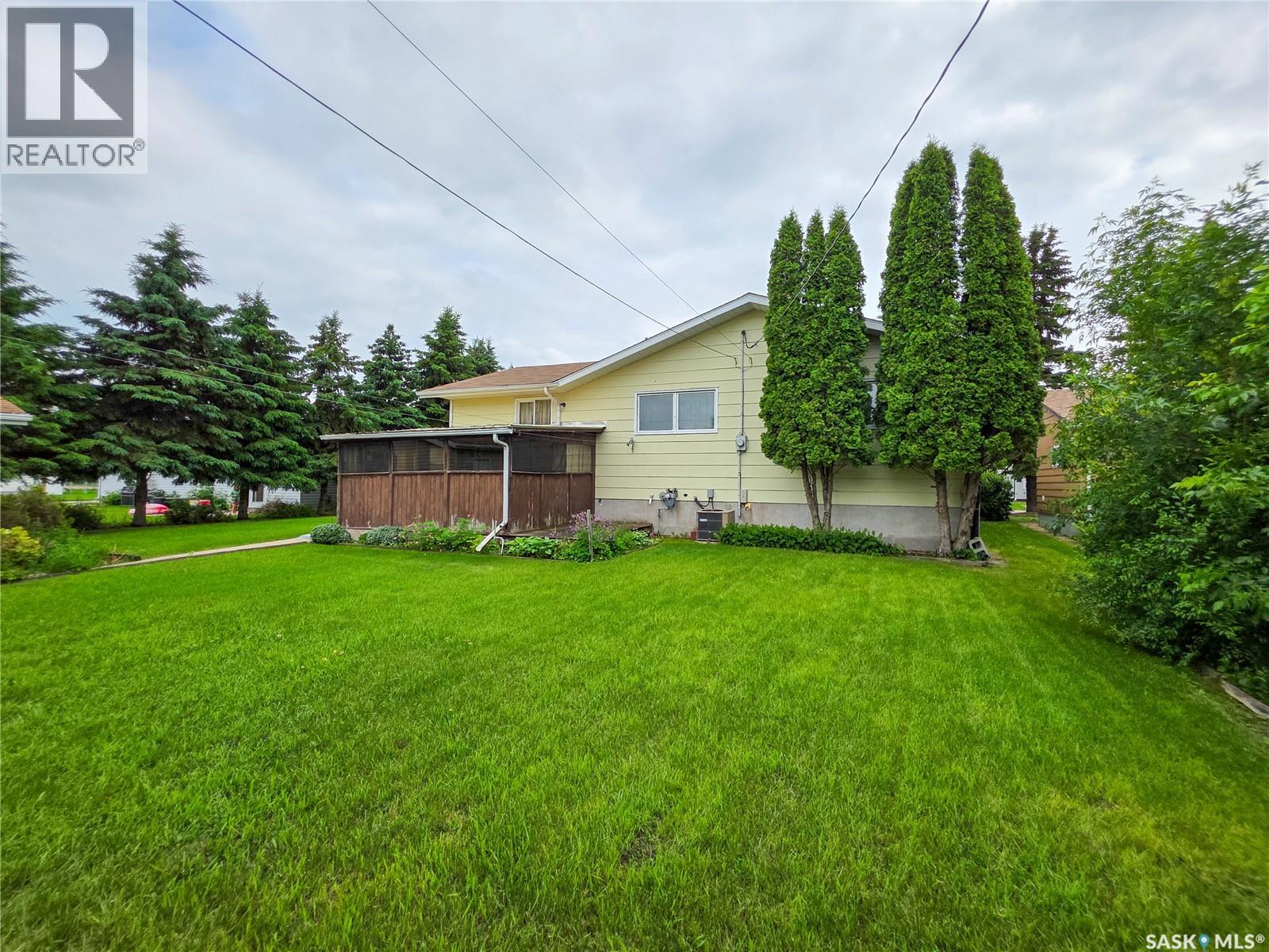 618 4th Avenue W, Melville, Saskatchewan  S0A 2P0 - Photo 3 - SK041412