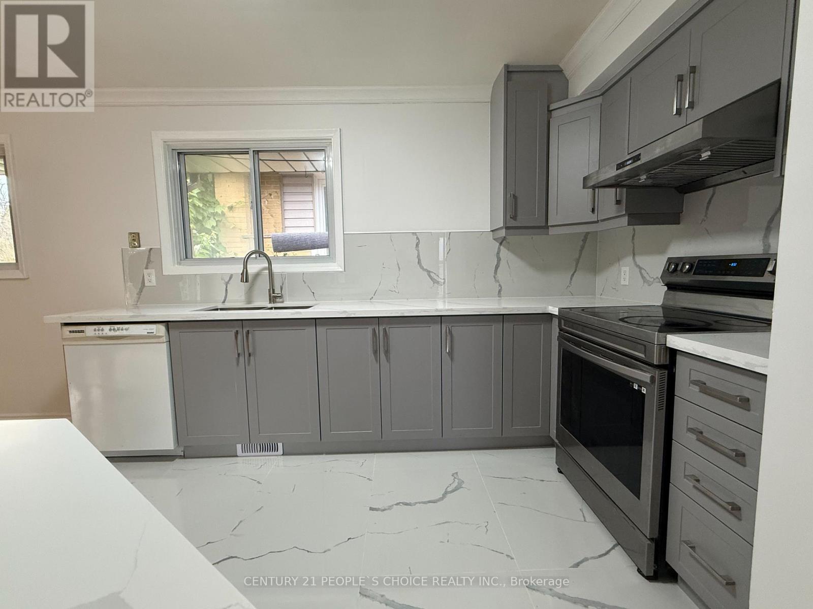 5 MID PINES ROAD, Toronto, Ontario