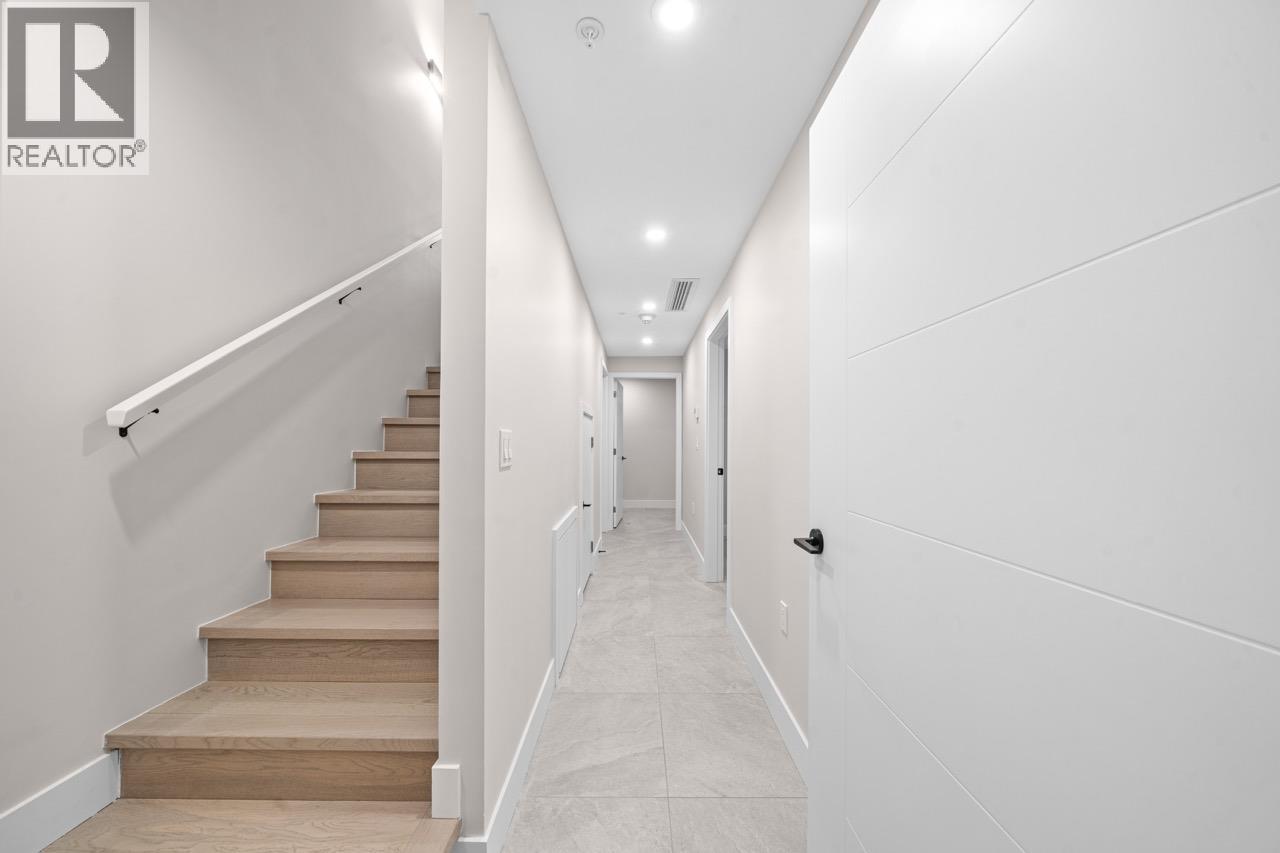 130 W Woodstock Avenue, Vancouver, British Columbia  V5Y 0P4 - Photo 8 - R3142694