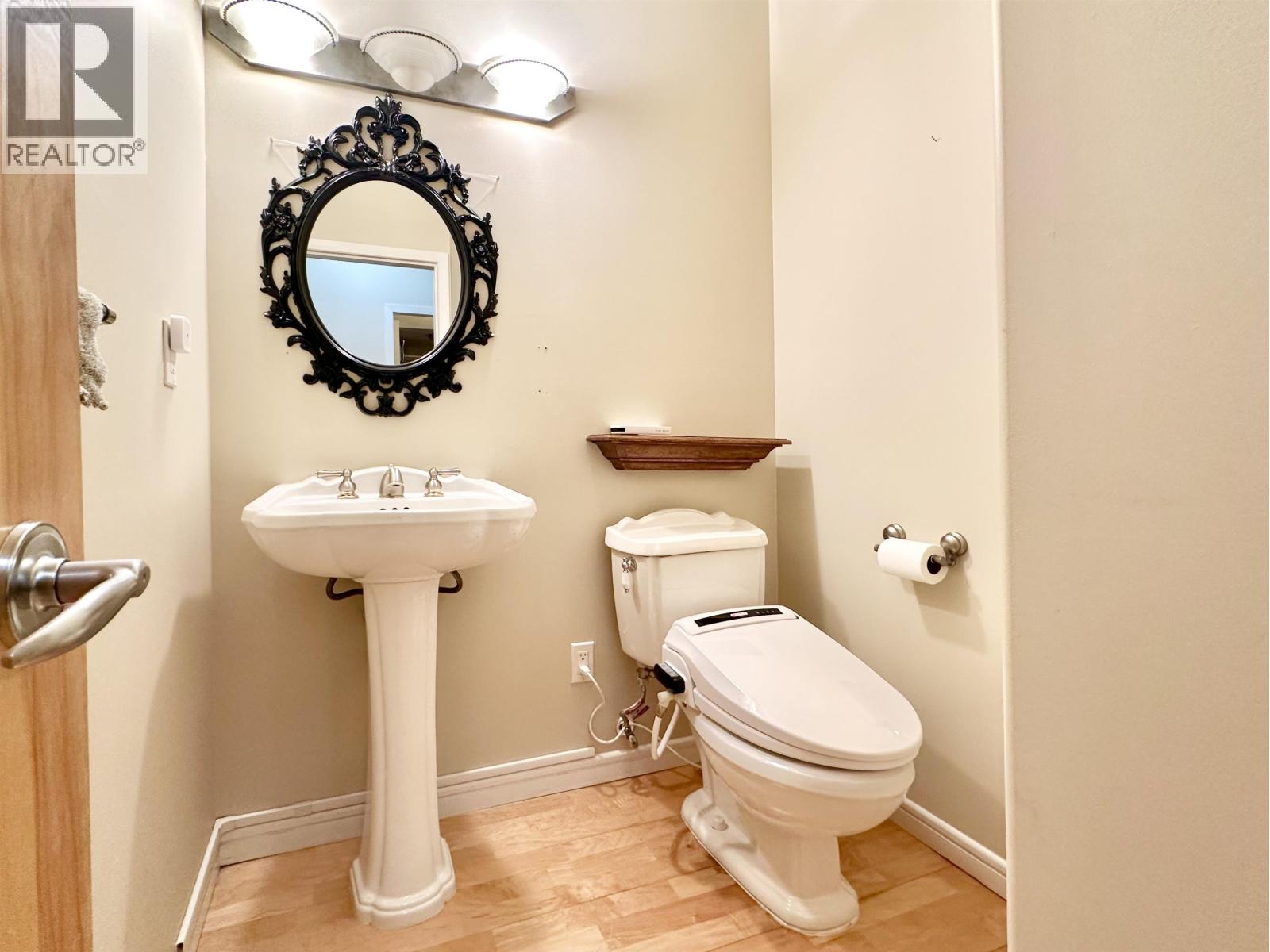 2688 Vine, Vancouver, British Columbia  V6K 4T6 - Photo 8 - R3142696