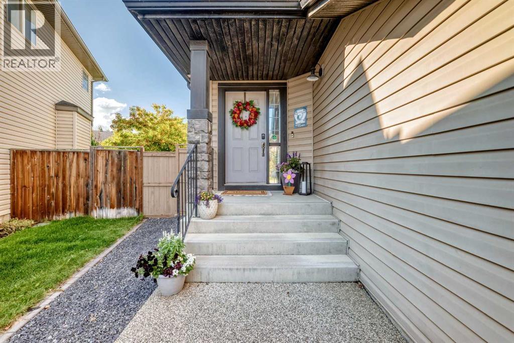 36 New Brighton Link SE, Calgary, Alberta  T2Z 4J5 - Photo 2 - A2325294