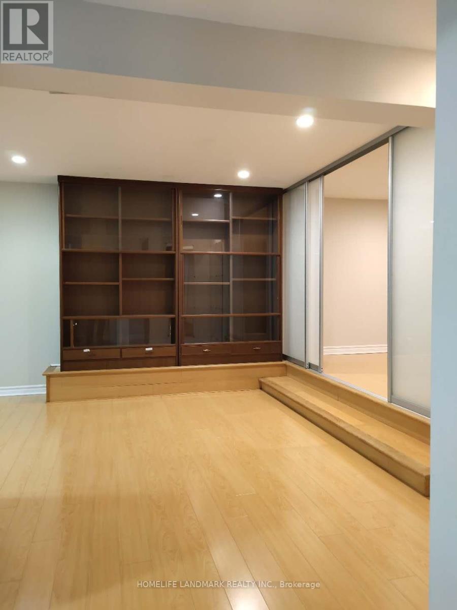 62 CRESTHAVEN DRIVE, Toronto, Ontario