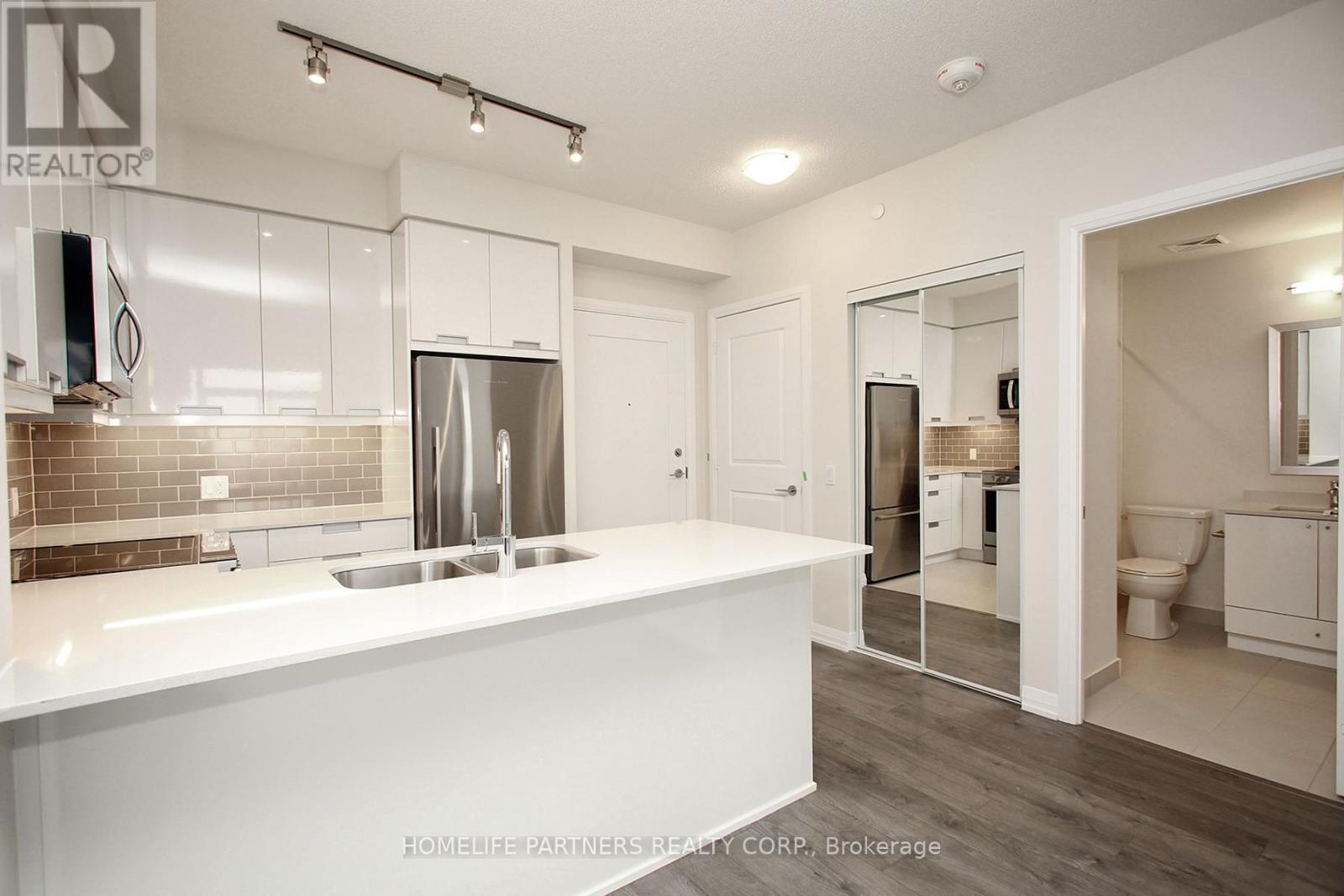 720 - 35 Watergarden Drive, Mississauga, Ontario  L5R 0G8 - Photo 4 - W13521956