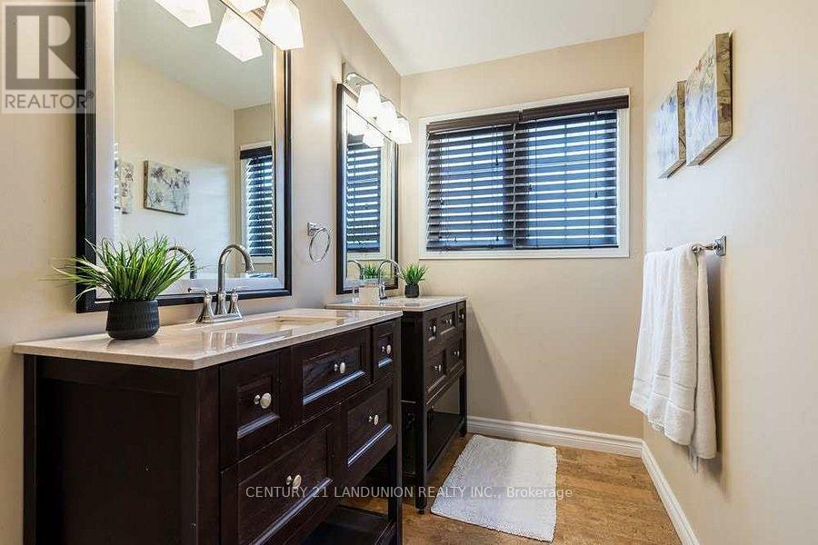 117 Gatwick Drive, Oakville, Ontario  L6H 6V2 - Photo 11 - W13521968