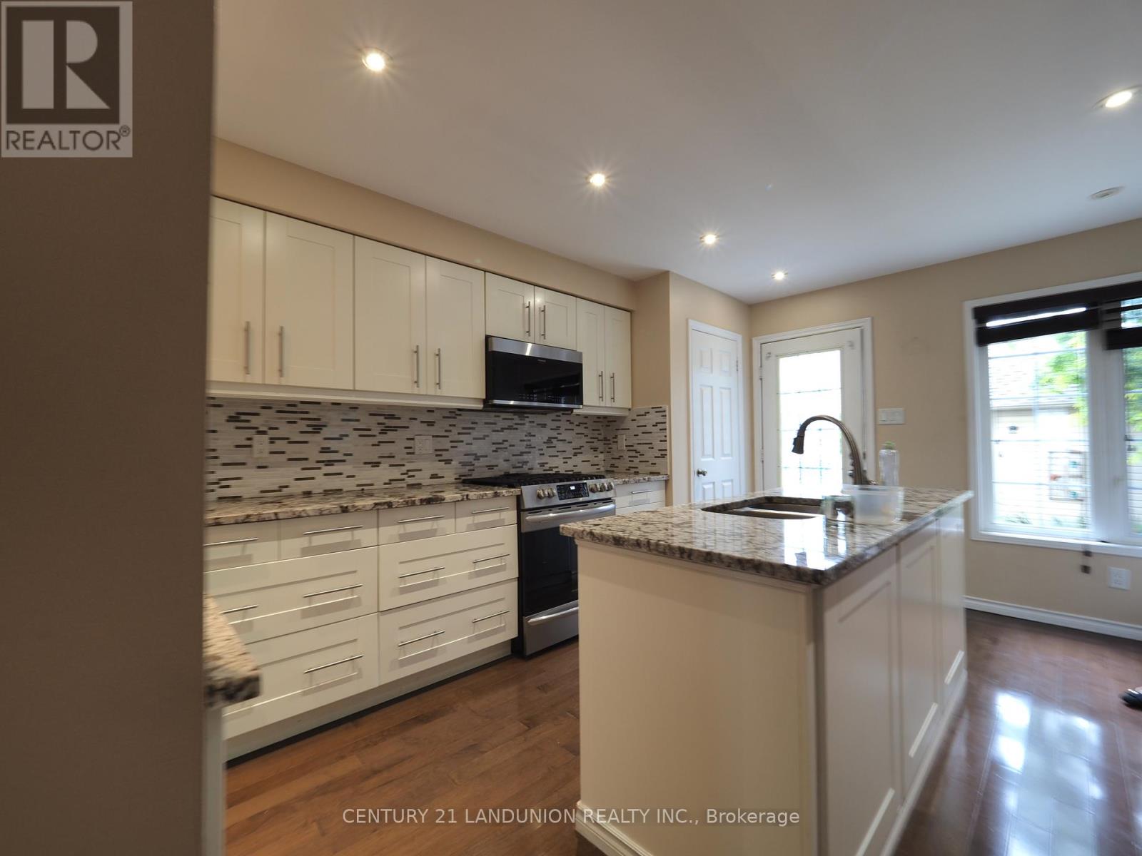 117 Gatwick Drive, Oakville, Ontario  L6H 6V2 - Photo 2 - W13521968