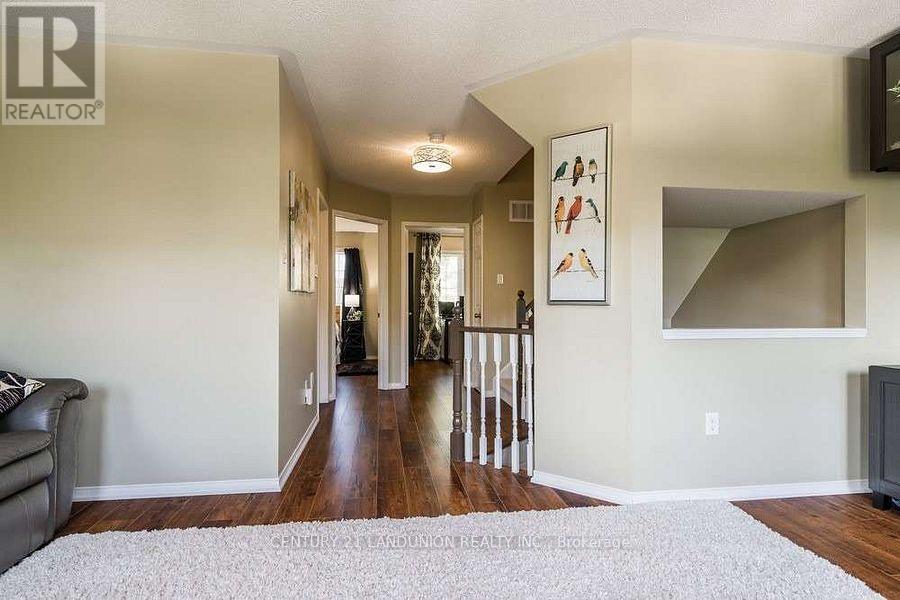 117 Gatwick Drive, Oakville, Ontario  L6H 6V2 - Photo 4 - W13521968