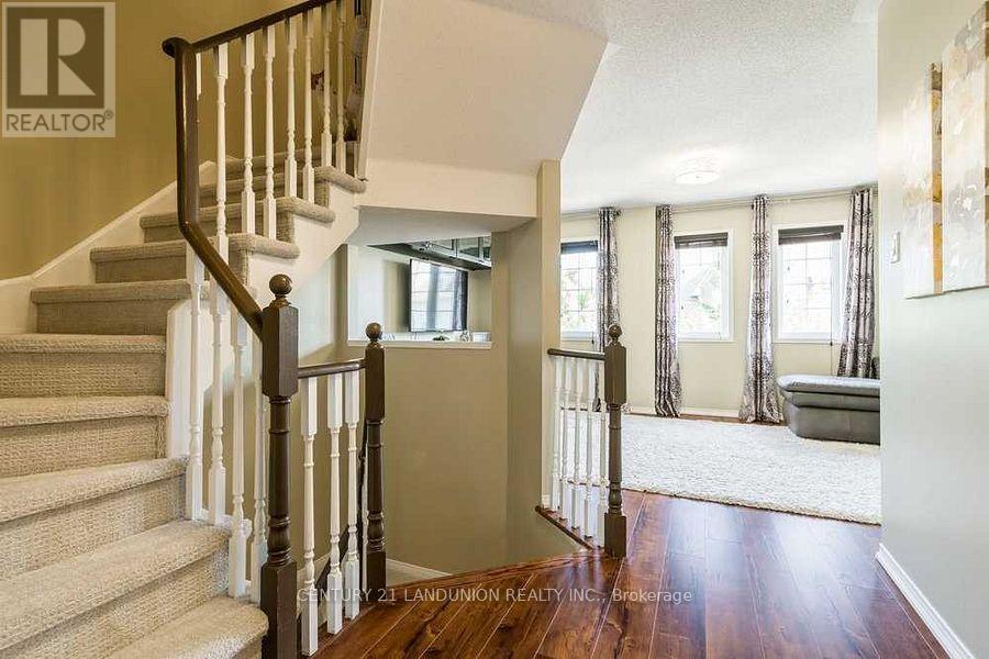 117 Gatwick Drive, Oakville, Ontario  L6H 6V2 - Photo 5 - W13521968