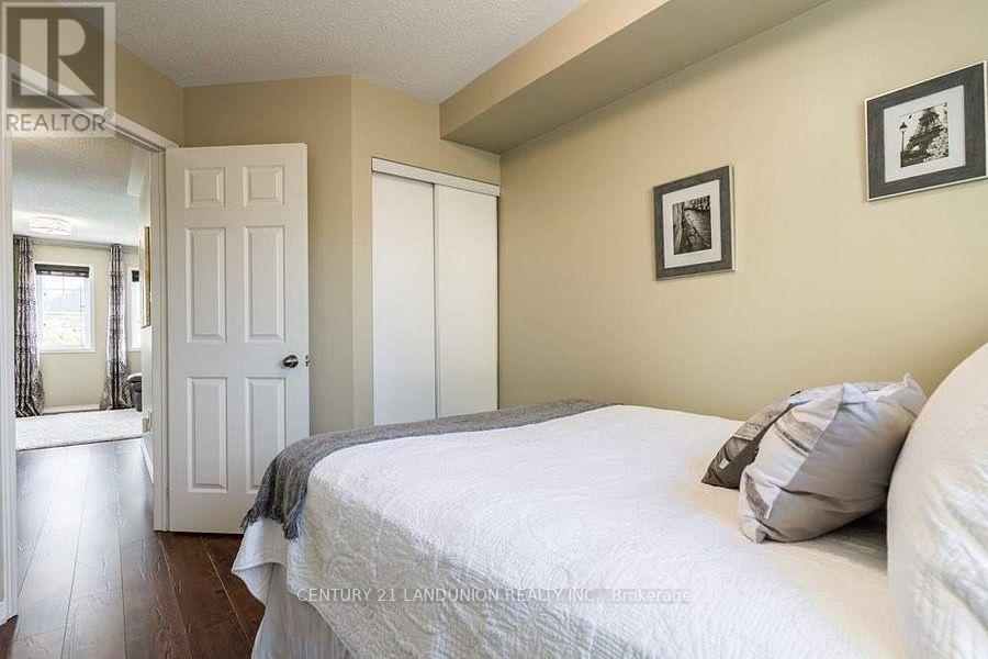 117 Gatwick Drive, Oakville, Ontario  L6H 6V2 - Photo 6 - W13521968