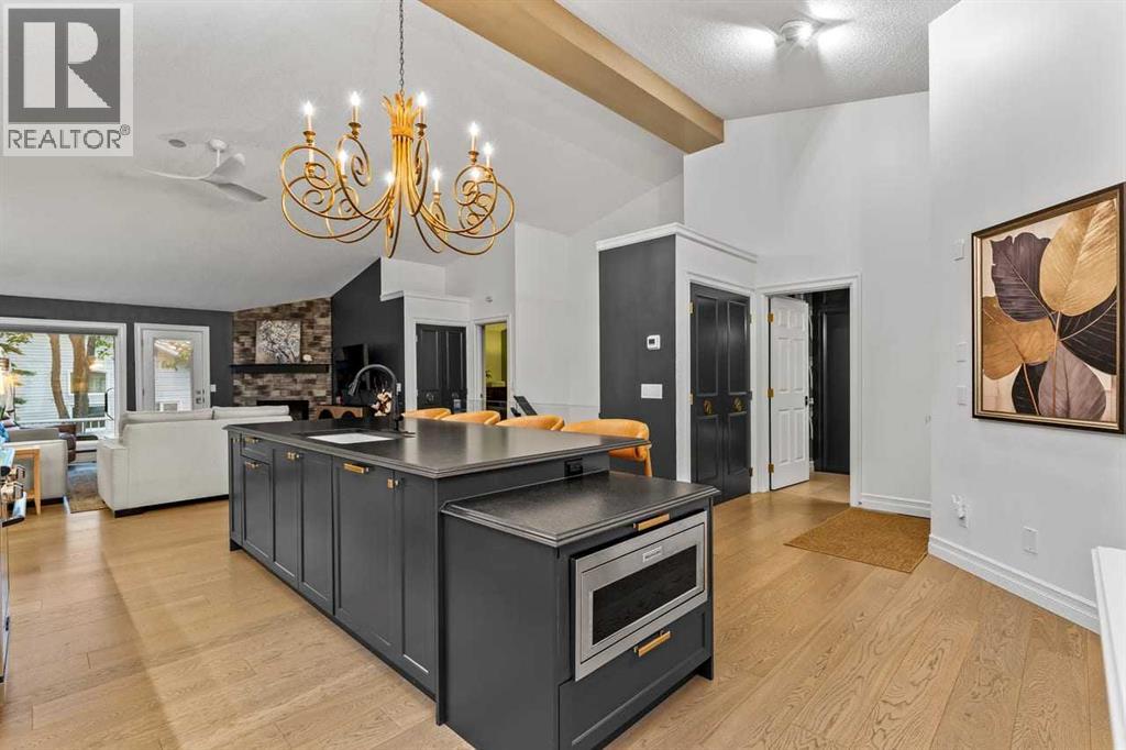 33 Douglasview Park Se, Calgary, Alberta  T2Z 2R9 - Photo 5 - A2326256