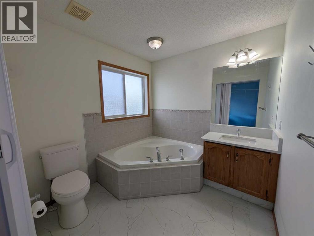 151 Taracove Estate Drive Ne, Calgary, Alberta  T3J 4R1 - Photo 10 - A2325112