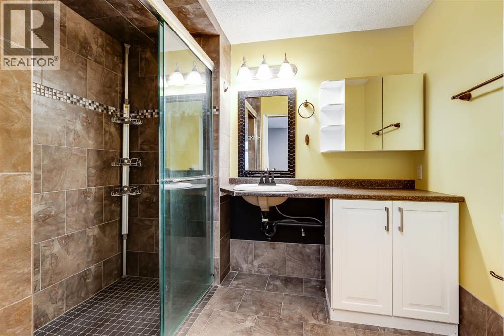 101, 8 Country Village Bay NE, Calgary, Alberta  T3K 5J7 - Photo 14 - A2325558