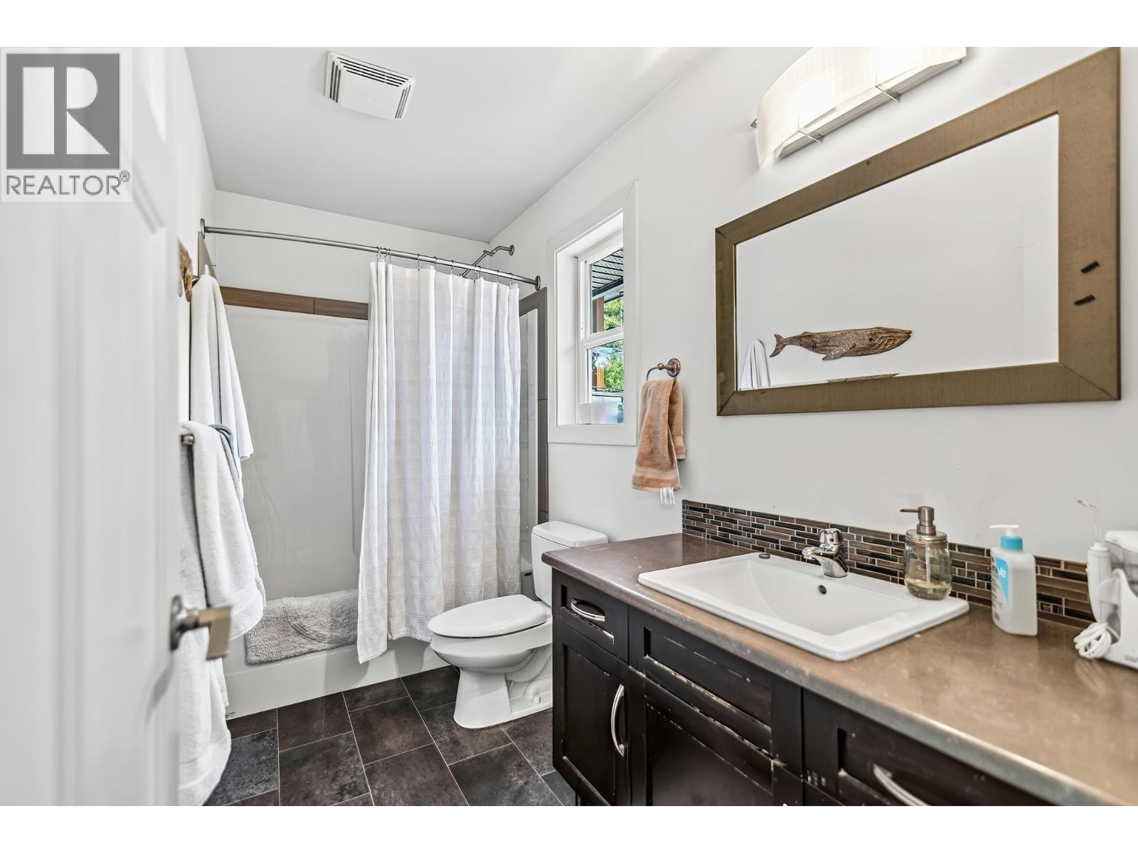 5631 Page Road, Sechelt, British Columbia  V7Z 0N7 - Photo 21 - R3142714